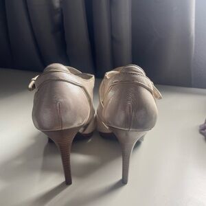 Coach Aetna Strappy Stiletto Heels Metallic Platinum Color Size 10